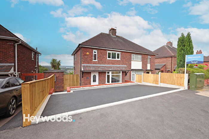 3 Bedroom Semi-Detached House To Rent In Hunters Way, Stoke-on-Trent, Staffordshire, ST4