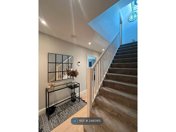 2 Bedroom Flat To Rent In Ongar Road, Brentwood, CM15