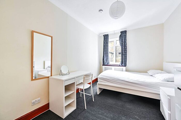 2 Bedroom Flat To Rent In Penywern Road, Earls Court, London, SW5