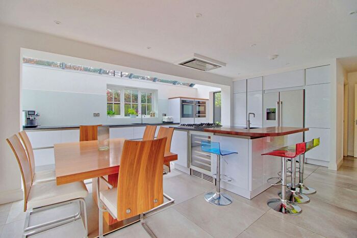5 Bedroom Detached House For Sale In Evesham Place, Wokingham, RG41