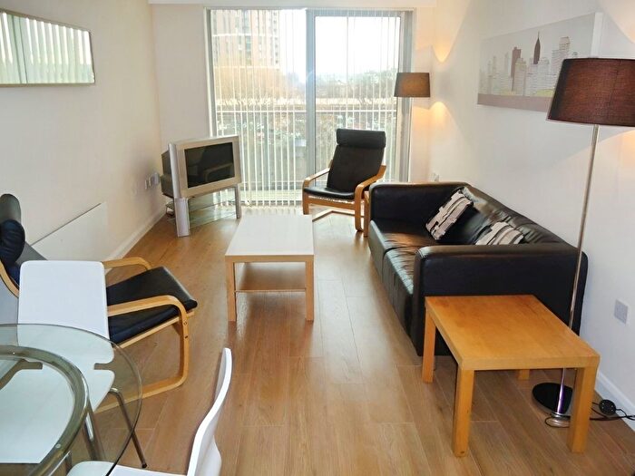 2 Bedroom Flat To Rent In Whitehall Quay, Leeds, West Yorkshire, LS1