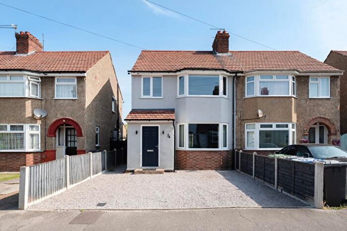 4 Bedroom Semi-Detached House For Sale In Kimberley Road, Lowestoft, NR33