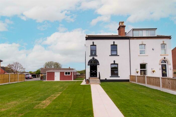 4 Bedroom Semi-Detached House For Sale In Leeds Road, Methley, Leeds, LS26