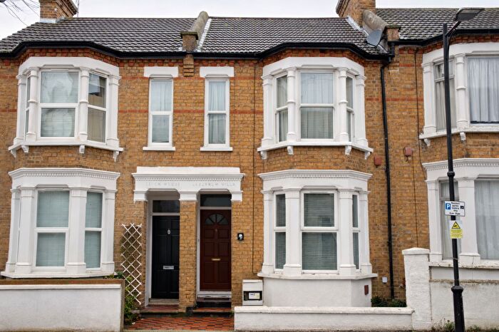1 Bedroom Flat For Sale In Wesley Road, Southend-On-Sea, SS1