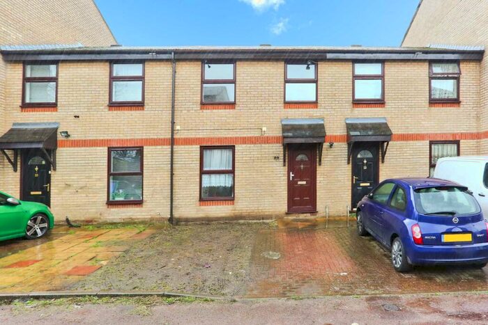 3 Bedroom House To Rent In Edmeston Close, London, E9