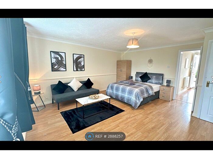 4 Bedroom Flat To Rent In Brentwood High Street, Brentwood, CM14