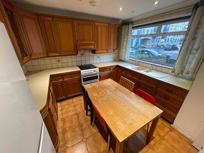 4 Bedroom House To Rent In Glengall Grove, London, E14