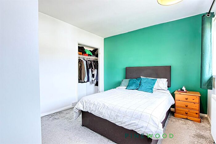 2 Bedroom Semi-Detached House For Sale In Scarsdale Crescent, Brimington, Chesterfield, Derbyshire, S43