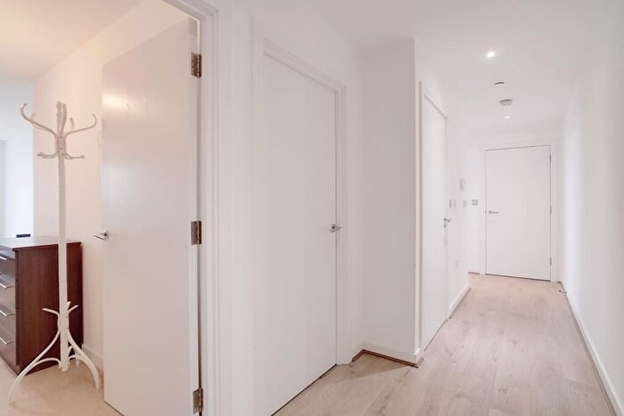 2 Bedroom Apartment To Rent In Unex Tower, London, E15