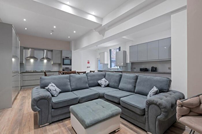 8 Bedroom End Of Terrace House To Rent In Elm Avenue, Nottingham, Nottinghamshire, NG3