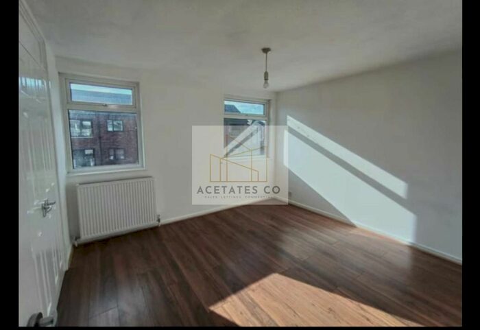 4 Bedroom Terraced House To Rent In Mimosa Close, Romford, Essex, RM3