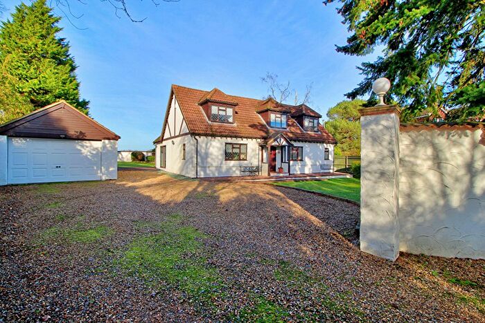 4 Bedroom Detached House For Sale In Waterloo Road, Wokingham, RG40