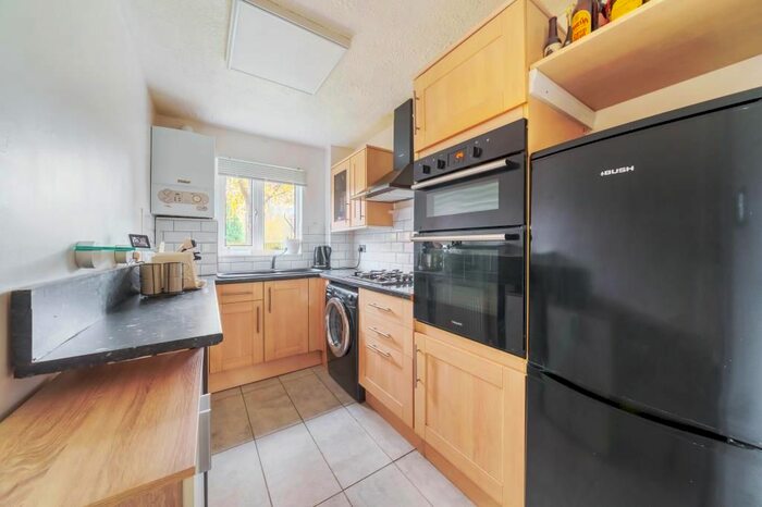 1 Bedroom Flat To Rent In Feltham, Middlesex, TW13