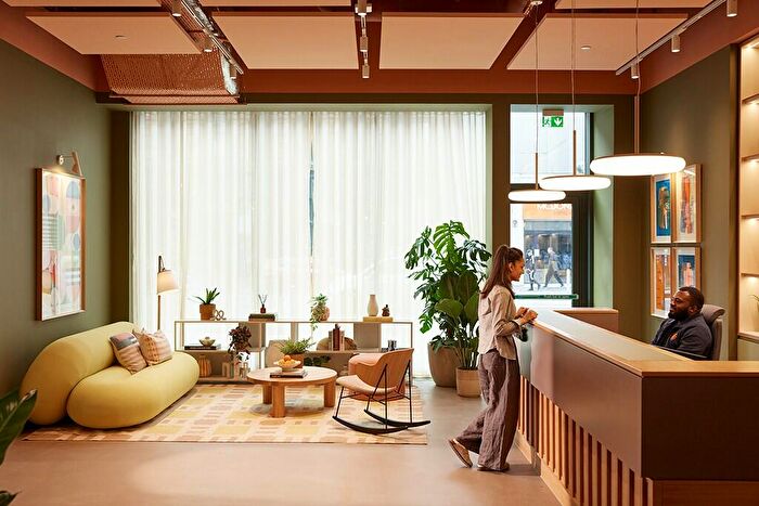 3 Bedroom Apartment To Rent In Candleriggs, Trongate, Glasgow, G1