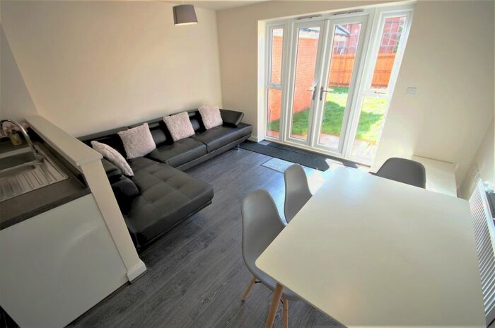 4 Bedroom Semi-Detached House To Rent In Brambling Avenue, Coventry, CV4