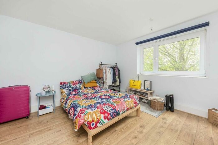 2 Bedroom Flat To Rent In Goldhawk Road, London, W12