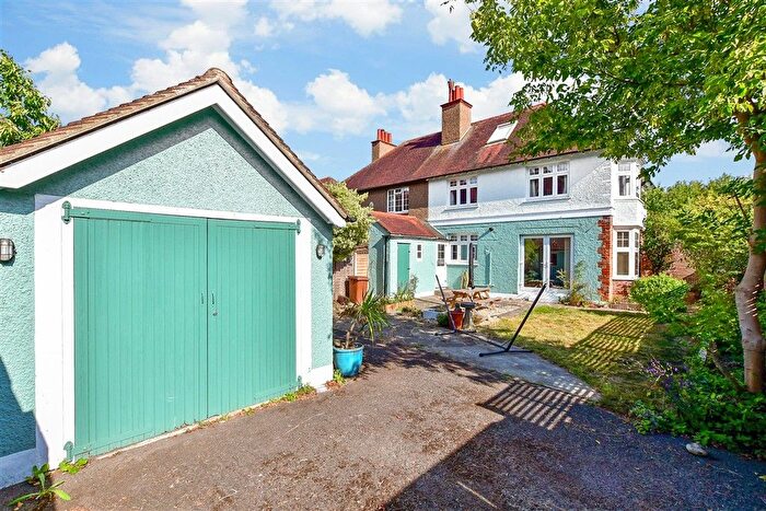 3 Bedroom Semi-detached House For Sale In Irvine Road, Littlehampton, West Sussex, BN17