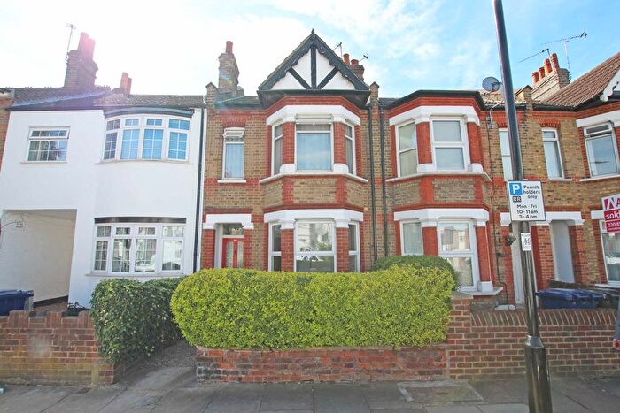 2 Bedroom Flat To Rent In Darwin Road, London, W5