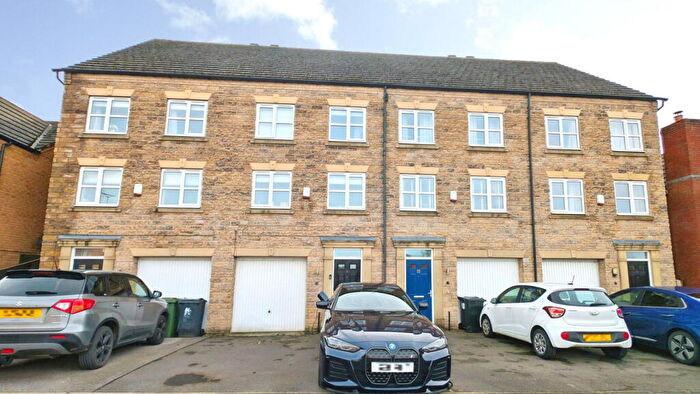 3 Bedroom Town House For Sale In St. Pancras Way, Ripley, DE5