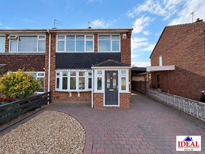 3 Bedroom Semi-Detached Bungalow For Sale In Dirleton Drive, Warmsworth, Doncaster, DN4