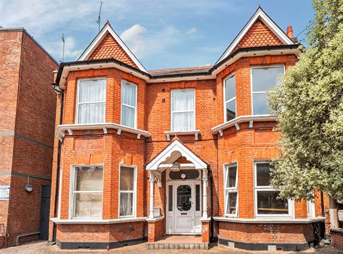 3 Bedroom Flat For Sale In Walm Lane, London, NW2