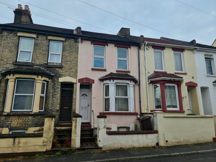 3 Bedroom Terraced House To Rent In Corporation Road, Gillingham, ME7