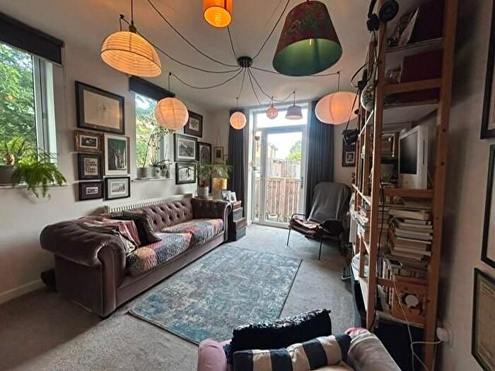 2 Bedroom Flat For Sale In George Cayley Drive, York, YO30