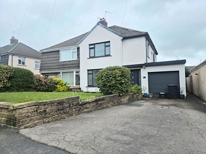 4 Bedroom Semi-Detached House To Rent In School Lane, Bradshaw, Halifax, HX2