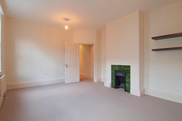 1 Bedroom Flat To Rent In Victoria Road, Surbiton, KT6