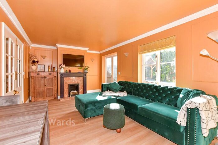 3 Bedroom End Of Terrace House For Sale In Canterbury Road, Whitstable, Kent, CT5