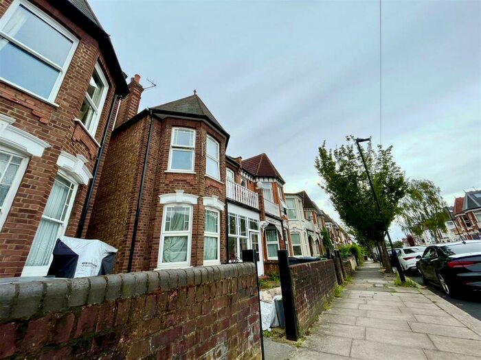 2 Bedroom Flat To Rent In Sylvan Avenue, London, N22