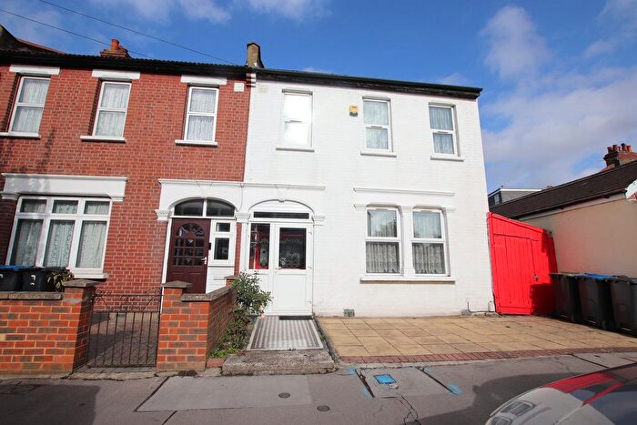 3 Bedroom Property To Rent In Weybridge Road, Thornton Heath, CR7