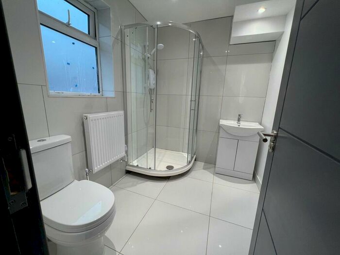 2 Bedroom House To Rent In Russell Road, Nottingham, NG7