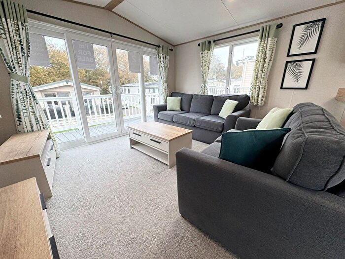 2 Bedroom Mobile/park Home For Sale In Hook Lane, Warsash, Southampton, SO31