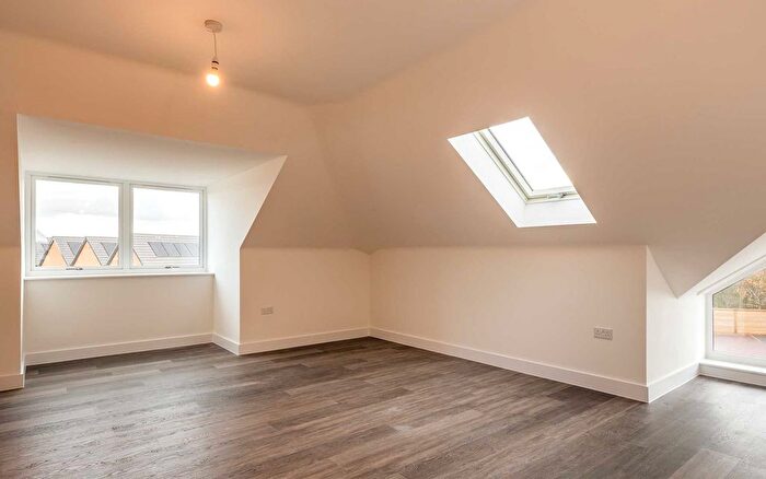 2 Bedroom Flat For Sale In Thanet Way, Whitstable, CT5