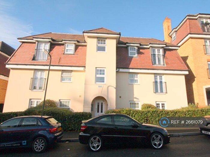 2 Bedroom Flat To Rent In Yenston Close, Morden, SM4