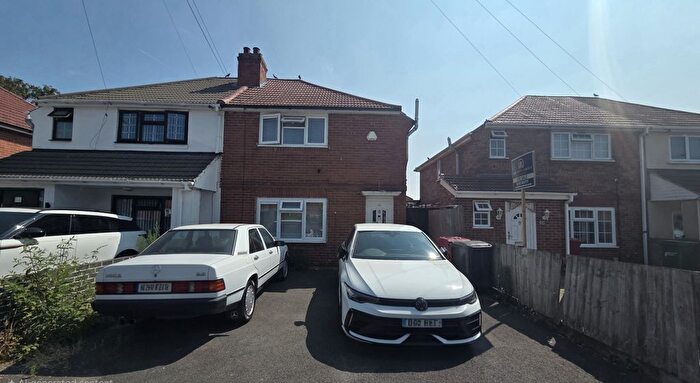 3 Bedroom Semi-Detached House To Rent In Canterbury Avenue, Slough, Berkshire, SL2