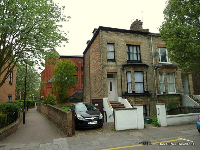 2 Bedroom Flat To Rent In Oxford Road, London, W5