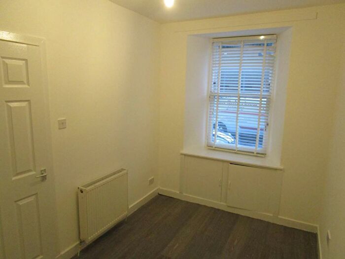 3 Bedroom Flat To Rent In Lyon Street, Dundee, DD4