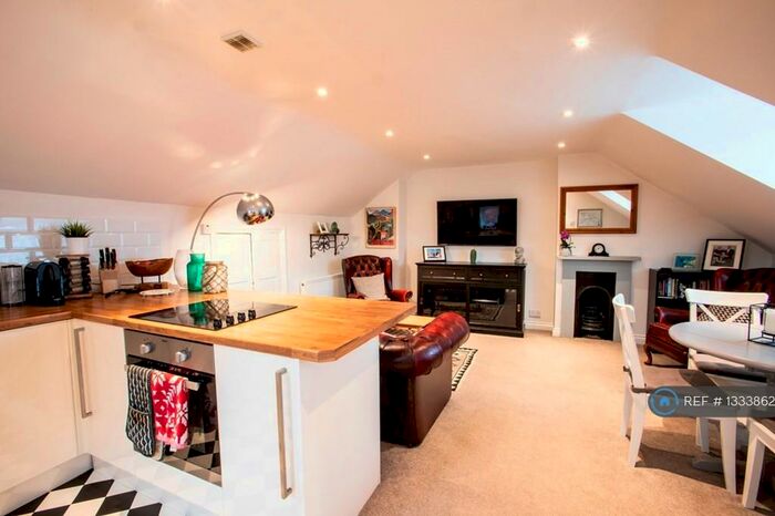 2 Bedroom Maisonette To Rent In South Street, Reading, RG1