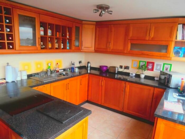 1 Bedroom Flat To Rent In Leith Towers Grange Vale, Sutton, Surrey, SM2