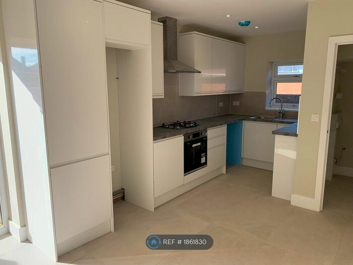 3 Bedroom Detached House To Rent In Norwood Green, Norwood Green, UB2