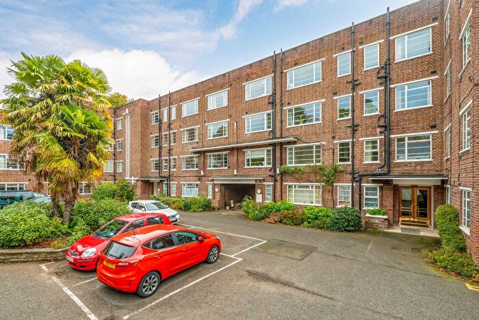 1 Bedroom Flat For Sale In Cambridge Park, Cambridge Park, TW1