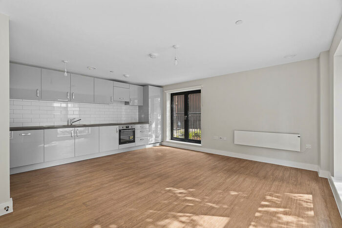 2 Bedroom Apartment To Rent In Weavers Yard, Newbury Newbury, RG14