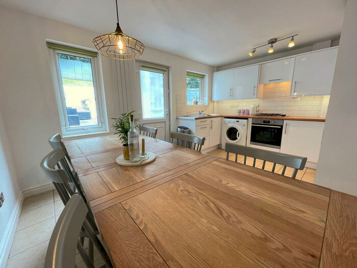 3 Bedroom Semi-Detached House To Rent In Farm Hill North, Leeds, West Yorkshire, LS7