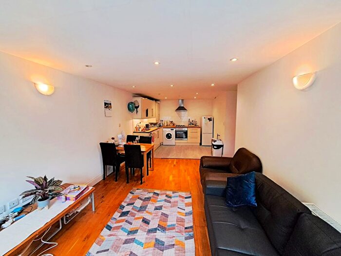 2 Bedroom Flat To Rent In Victory Road Mews, South Wimbledon, London, SW19