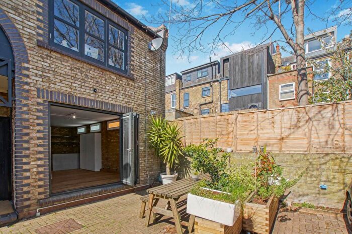 Studio To Rent In Shafton Mews, London, E9