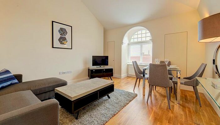 2 Bedroom Flat To Rent In Hamlet Gardens, London, W6