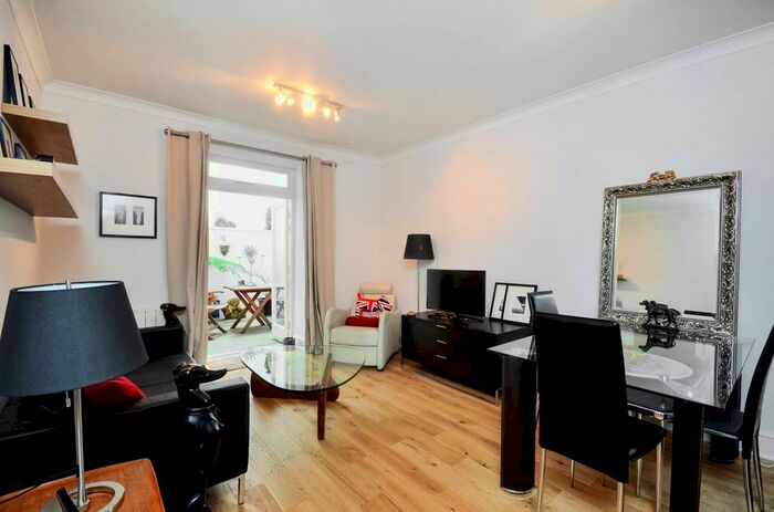 2 Bedroom Flat To Rent In Belgrave Road, Pimlico, London, SW1V