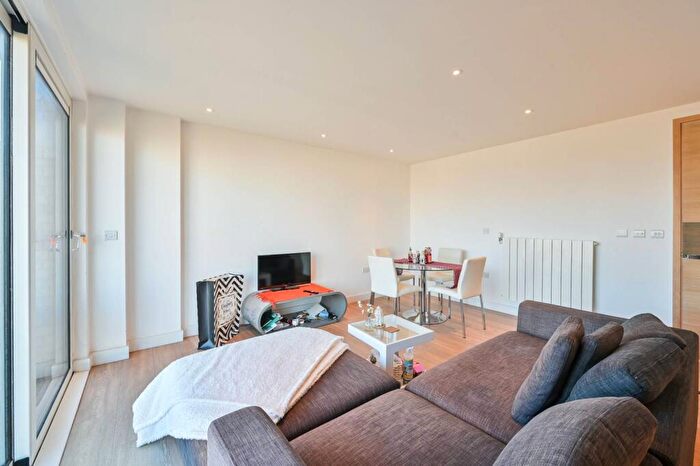 2 Bedroom Flat For Sale In Seafarer Way, Rotherhithe, London, SE16